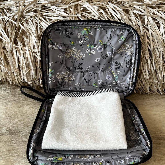 VERA BRADLEY Portable Black Zip Wristlet Baby Changing Pad Wipe Diaper Holder - Picture 14 of 15